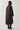Noella N-Maude Coat Chocolate sett på modell bakfra – lang brun vattert kåpe med senkede skuldre og Classic/Regular Fit.
