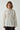 Modell iført Noella N-Lavonda Shirt Ellington White Stripe – oversized stripete bomullsskjorte med klassisk krage, lange vide ermer og senkede skuldre.