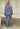 Modell bakfra med BOII Tinsi Shirt Check Grey/Navy – løs rutete skjorte i 100 % bomull med legg bak og avslappet silhuett.