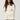 Modell forfra med N-Maidie Knit Offwhite fra Noella – offwhite strikkegenser med rund hals, lange ermer og avslappet passform.
