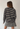 Boii Studios Nete Stripe Navy/Off White langermet bomullstopp sett bakfra på modell.