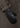 Modell med Classic Leather Mittens Dark Brown fra Sui Ava – klassiske sorte votter i mykt fåreskinn.