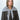 Modell med Big Triangle Scarf Grey fra Sui Ava – stort grått trekantskjerf i myk strikk stylet rundt halsen.