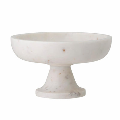 Eris er en stilig og grasiøs skål med et nesten troféliknende design laget av hvit marmor. 