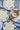 Eimy Plate Blue fra Creative Collection by Bloomingville – ulike håndmalte blå blomstermotiver stylet sammen på bord.