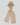 Modell med MSCH Copenhagen Bondie Hope Hood Scarf Beige – ribbestrikket beige hetteskjerf med hetten trukket over hodet og lange ender rundt halsen.